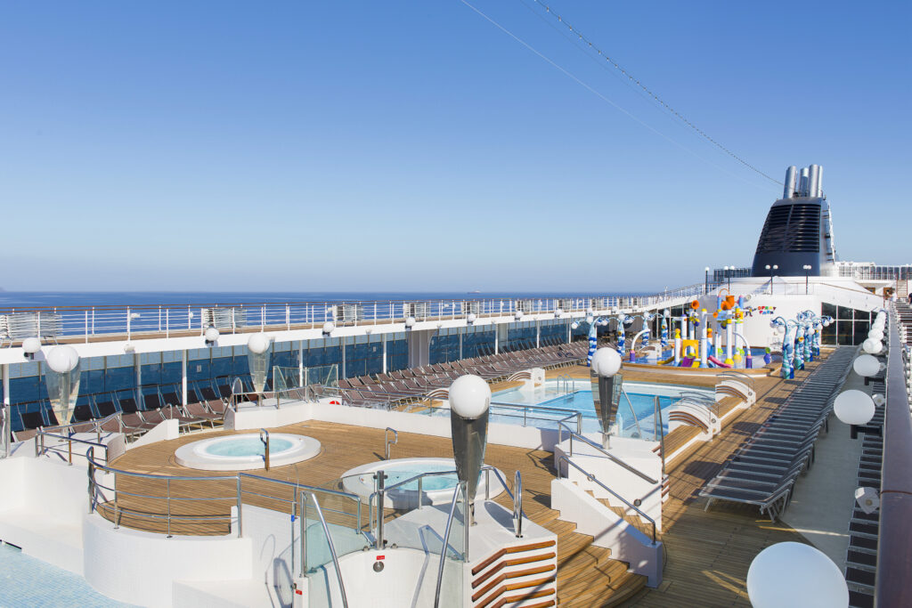 MSC Opera, Le Piscine and Doremi Spray Park