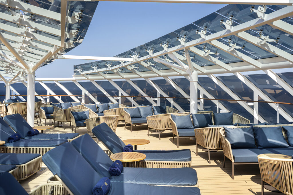 MSC-Yacht-Club-Sundeck&Pool-Bar&Grill_1IL4666